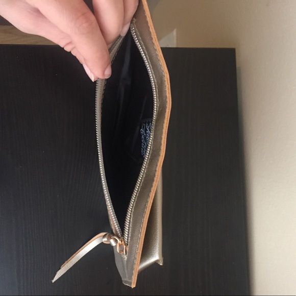 SOLD! Saks Fifth Ave make up clutch, used once! - Picture 6 of 7